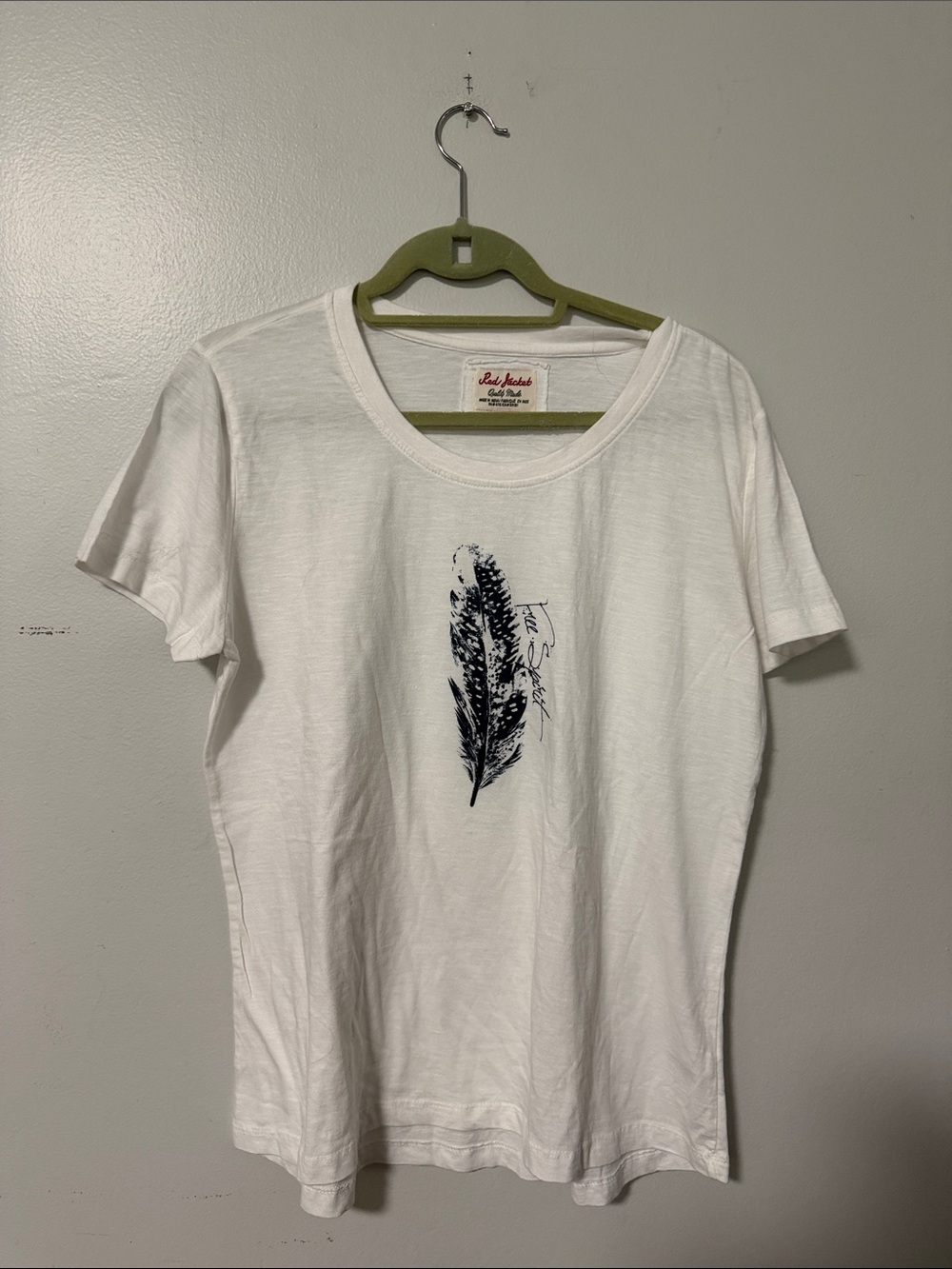 Red Jacket Free Spirit Feather Graphic Tee White Short Sleeve Women's XL